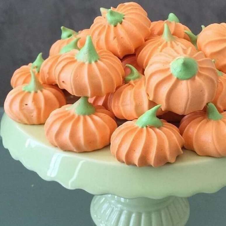 29. Docinhos personalizados em formato de ab&oacute;bora de halloween. Fonte: Priscila Cantinho