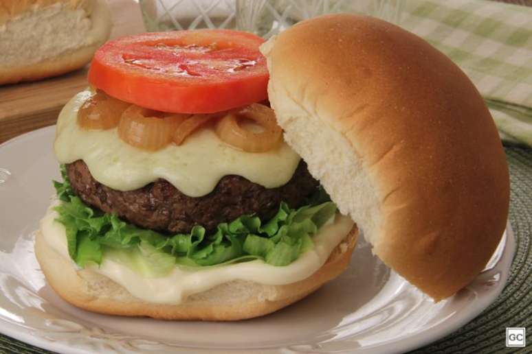 Guia da Cozinha - Hambúrguer caseiro de carne prático de fazer