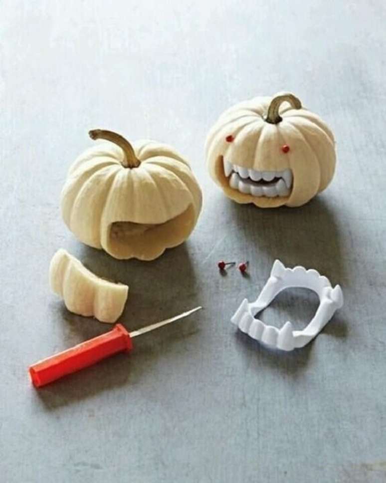 23. Que tal incluir dentadura na sua abóbora de halloween? Fonte: Pinterest
