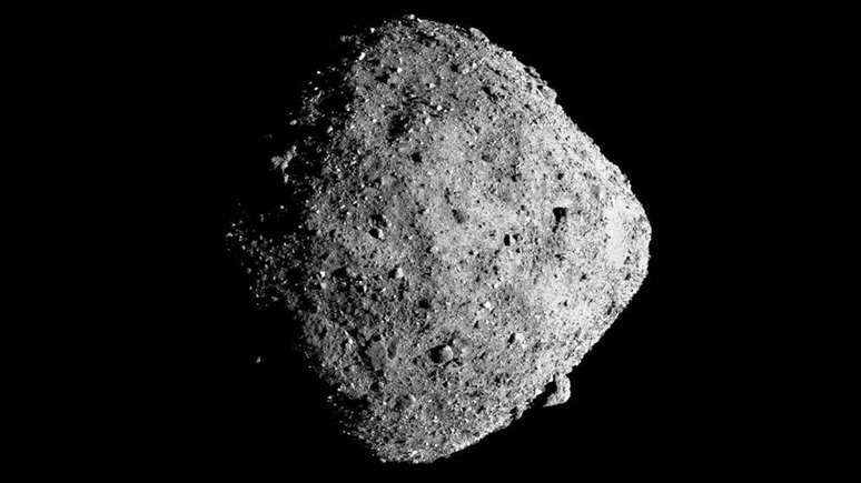 O Bennu contém material do início do Sistema Solar e pode ter também precursores moleculares da vida e dos Oceanos terrestres.