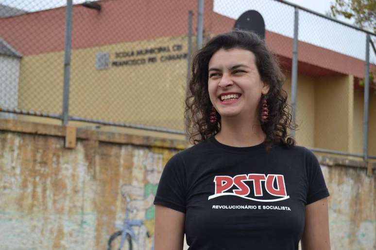 A professora Samara Garratini concorre á Prefeitura de Curitiba pelo PSTU