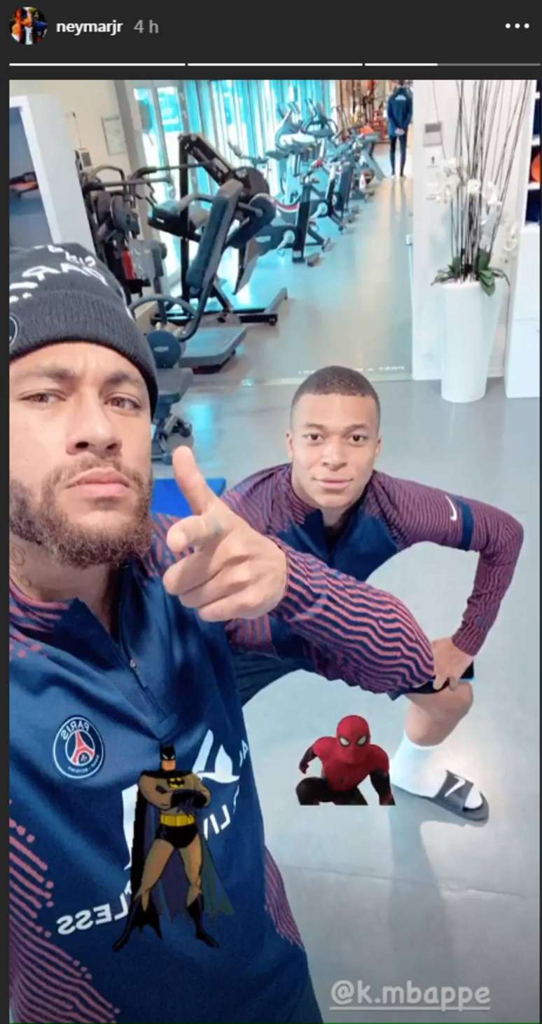 Neymar posta foto ao lado de Mbappé e faz alusão aos heróis Batman e Homem Aranha.