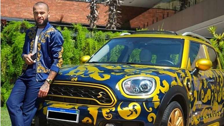 Daniel Alves colocou seu Mini Cooper estilizado à venda por R$ 180 mil