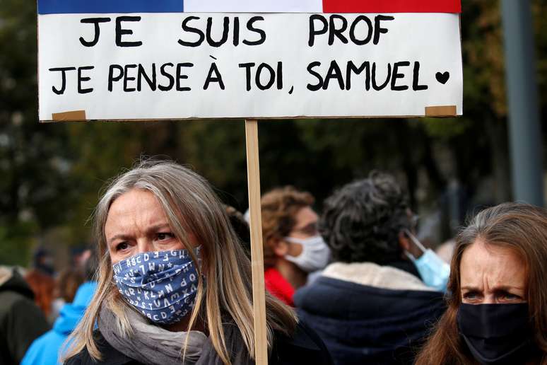 Homenagens ao professor francês Samuel Paty em Lille
18/10/2020 REUTERS/Pascal Rossignol