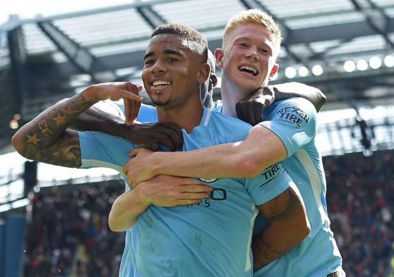 Gabriel Jesus e Kevin De Bruyne começaram bem a temporada pelo Manchester City (Foto: AFP)