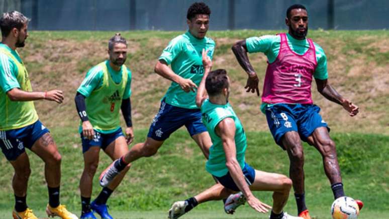 Imagem da atividade desta amanhã, com Arrascaeta (à esquerda), integralmente (Foto: Marcelo Cortes / Flamengo)