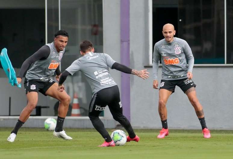 Fábio Santos treinou nesta terça-feira com os companheiros de Corinthians (Foto: Rodrigo Coca/Ag. Corinthians)