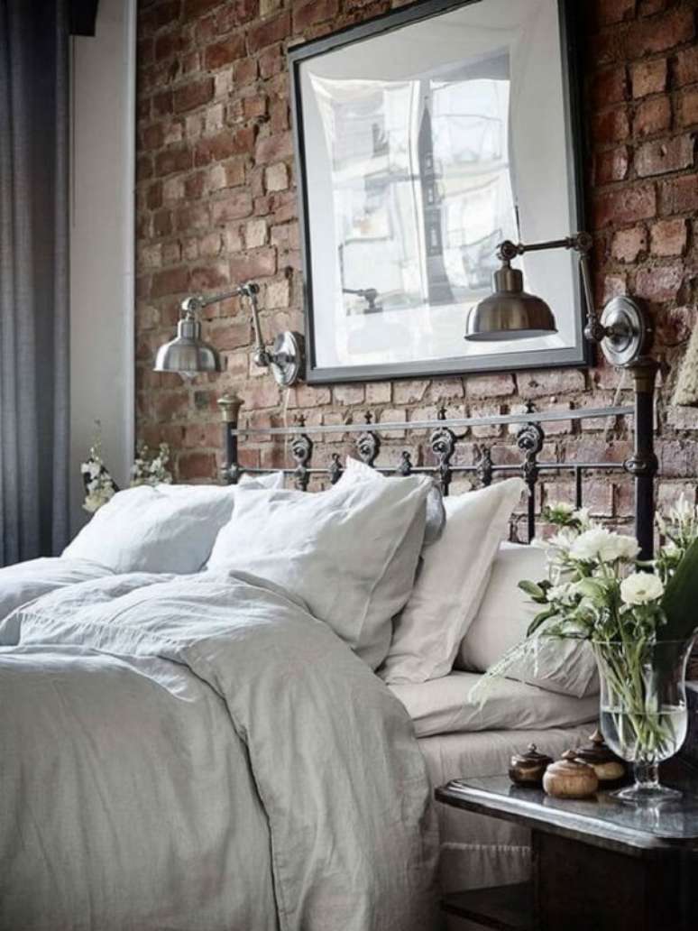 35. A cabeceira de ferro para cama box passa quase que despercebida no ambiente. Fonte: Decoholic