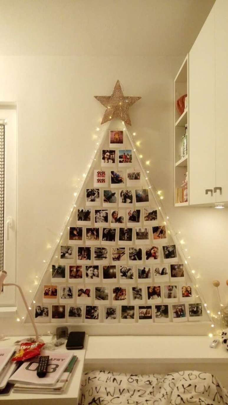 21. Árvore de natal diferente feita com fotos – Via: Pinterest