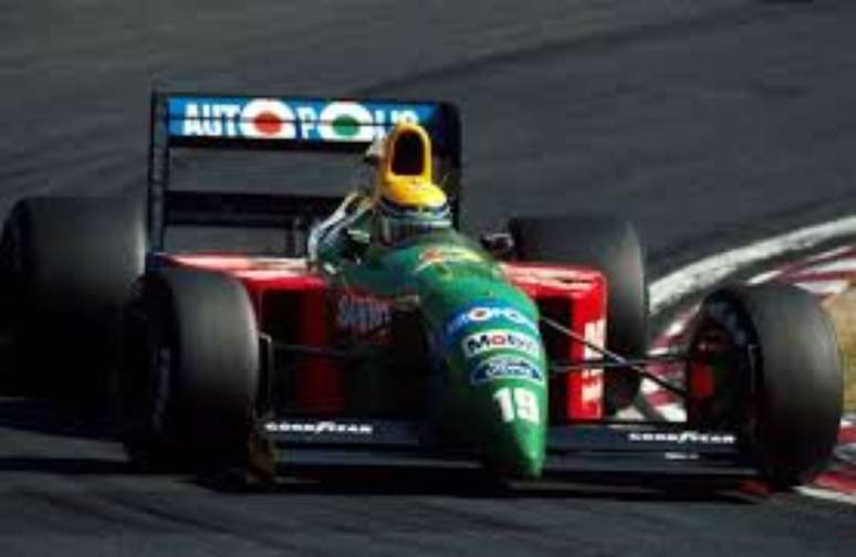 Roberto Moreno com o Benetton Ford B190 no GP do Japão de 1990: brilhante segundo lugar.