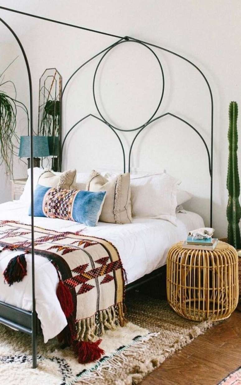 29. Cabeceira de ferro com design diferenciado. Fonte: Pinterest