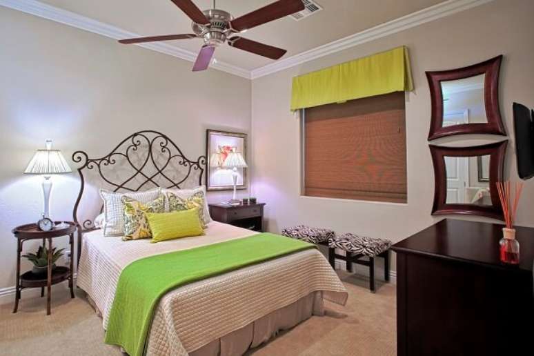 11. &Eacute; poss&iacute;vel customizar sua cabeceira de ferro. Fonte: Pinterest