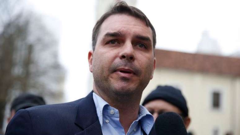 Fl&aacute;vio Bolsonaro &eacute; investigado por esquema de 'rachadinha' em seu antigo gabinete de deputado estadual pelo Rio de Janeiro