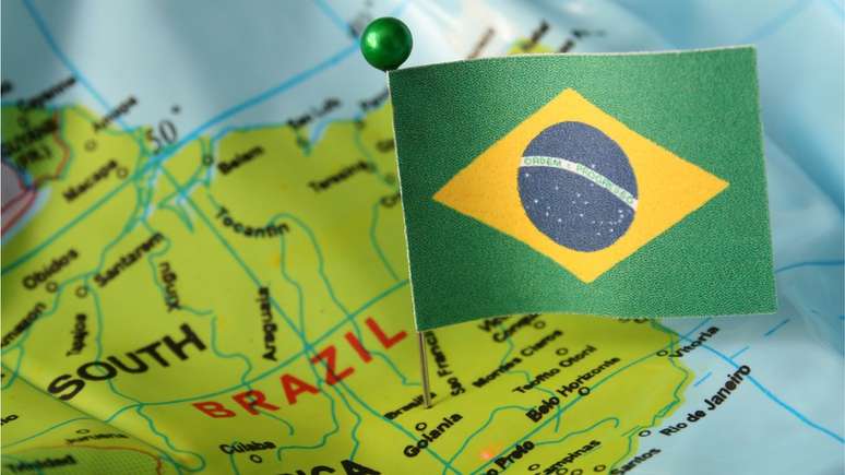 No fim de setembro, o governo brasileiro, por sua vez, autorizou a entrada de estrangeiros, de qualquer nacionalidade, em todos os aeroportos do território nacional