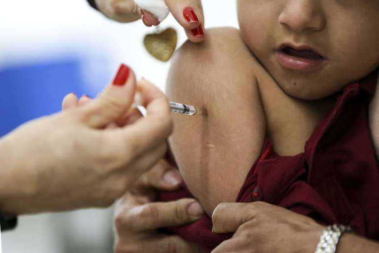  85,3% dos brasileiros estão dispostos a se vacinar contra a covid-19 se “um imunizante comprovadamente seguro e eficaz estiver disponível”