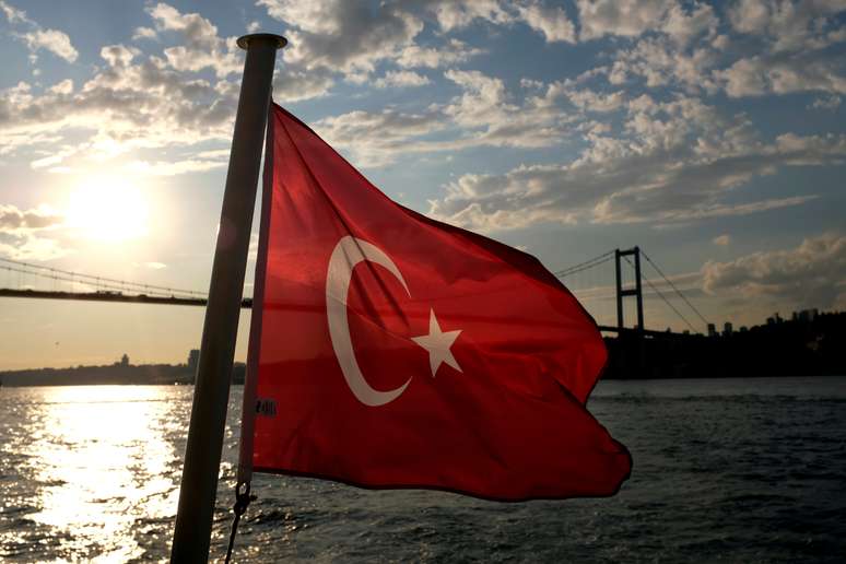 Bandeira da Turquia em Istambul
30/09/2020 REUTERS/Murad Sezer