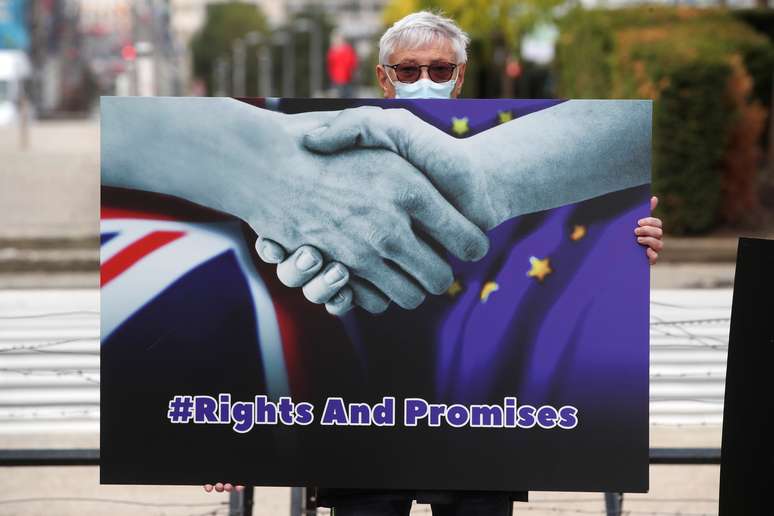 Manifestante anti-Brexit, em Bruxelas, Bélgica
 15/10/2020 REUTERS/Yves Herman