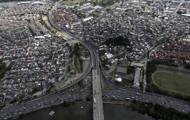 Vista aérea da Linha Amarela, no Rio de Janeiro
REUTERS/Ricardo Moraes