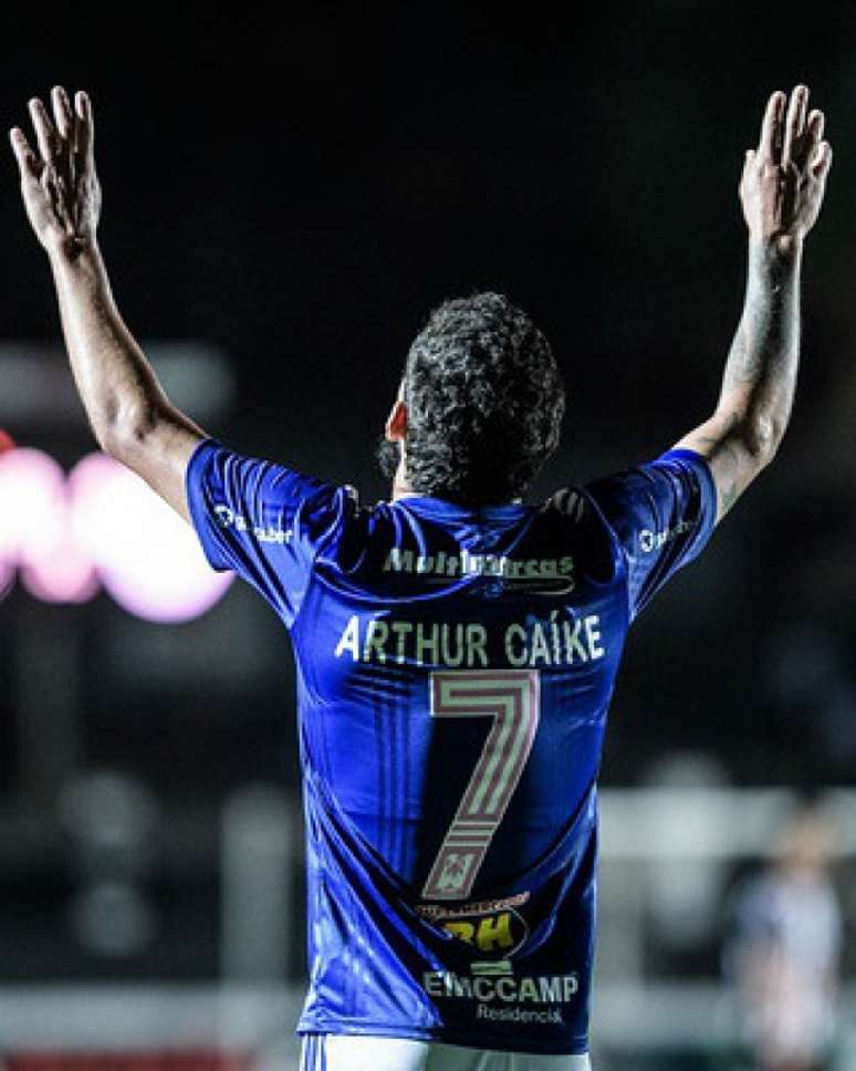 Arthur Caike foi o herói do jogo para a Raposa no Paraná-(Gustavo Aleixo/Cruzeiro)