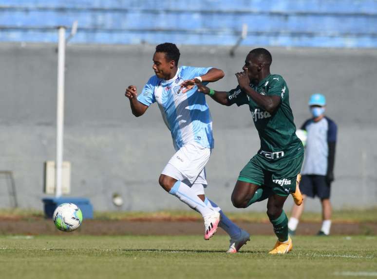 Hinestroza chegou ao Palmeiras no início desta temporada (Foto: Londrina EC/Divulgação)