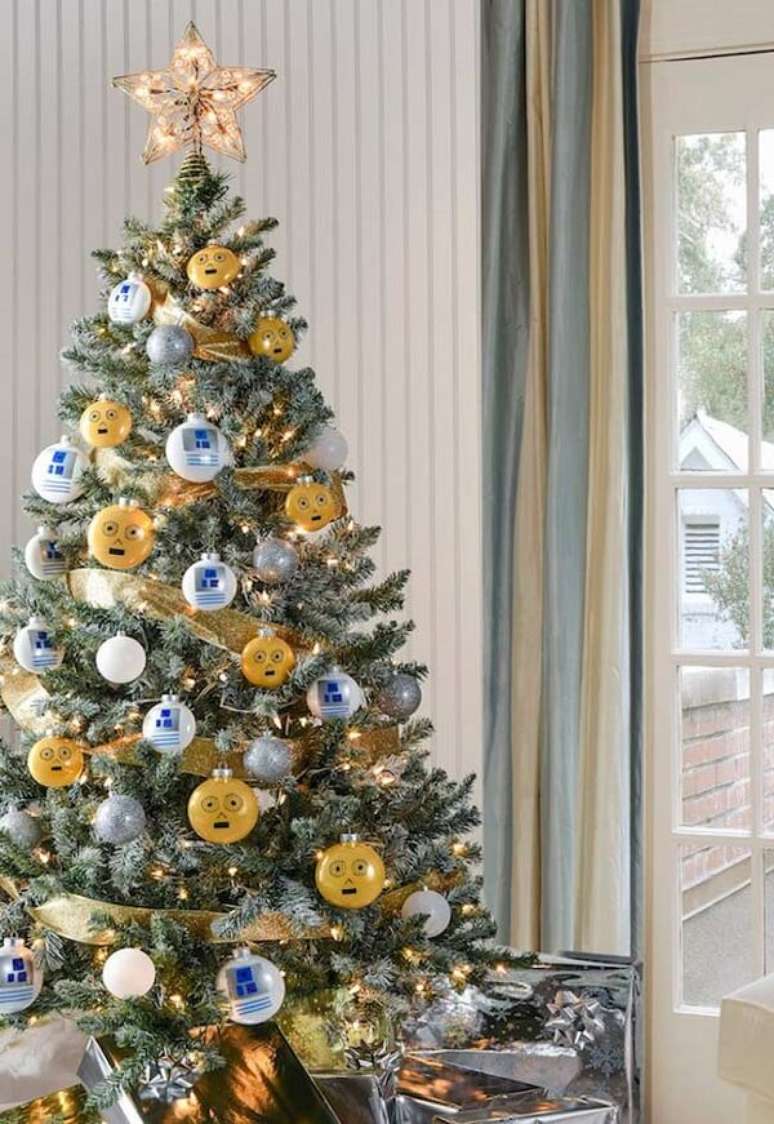 61- Mescle tons diferentes na decoração do pinheiro de natal. Fonte: Pinterest