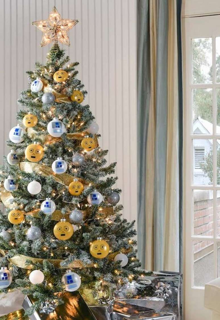 61- Mescle tons diferentes na decora&ccedil;&atilde;o do pinheiro de natal. Fonte: Pinterest