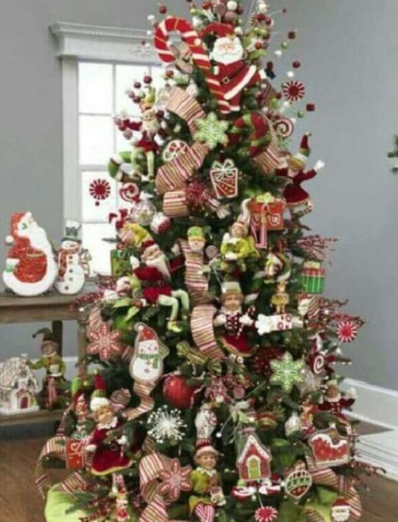 17- As tradicionais bolas podem ser substitu&iacute;das por enfeites de tecido no pinheiro de natal. Fonte: Pinterest