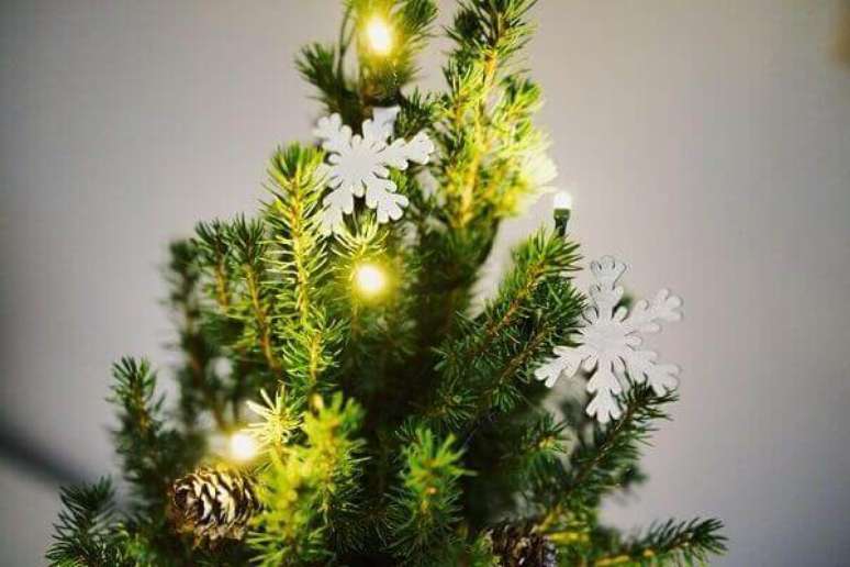 49- A árvore de natal é uma das peças mais importantes na decoração natalina. Fonte: Pinterest