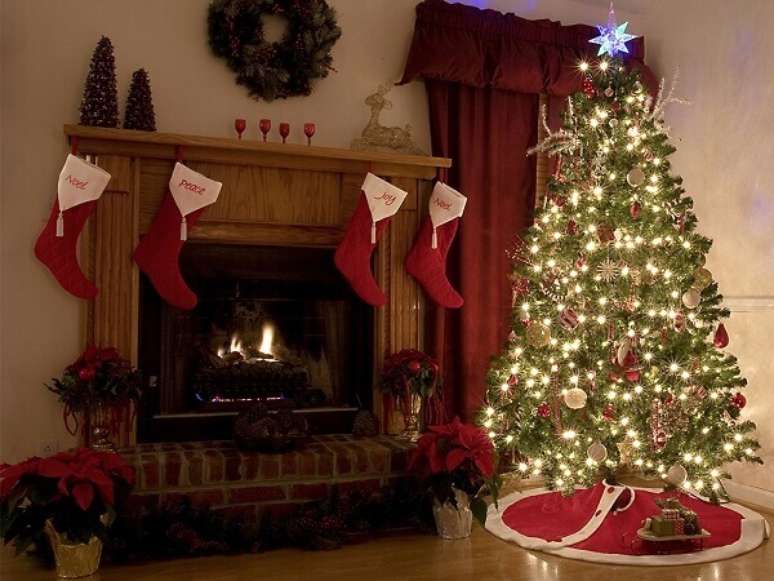 43- O pinheiro de natal e enfeites s&atilde;o econ&ocirc;micos, pois duram v&aacute;rios anos. Fonte: Pinterest