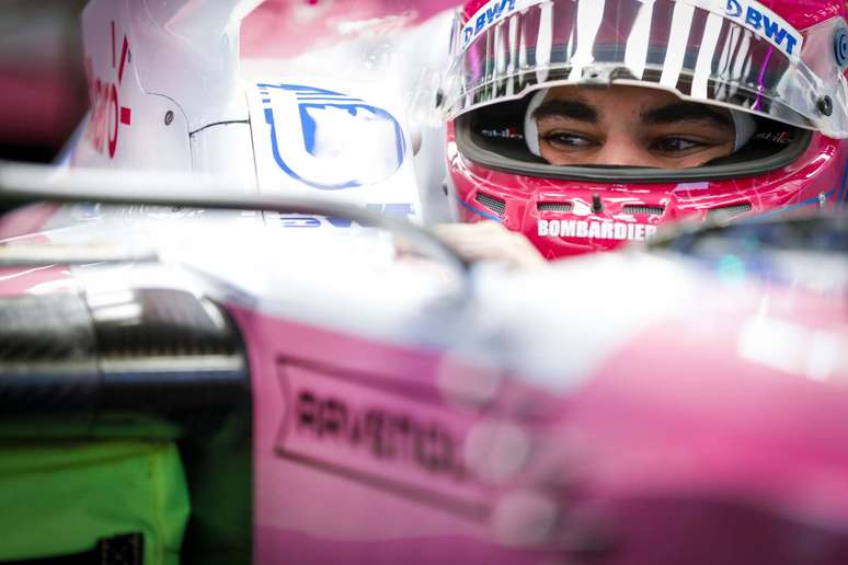 Lance Stroll chegou a entrar no carro, mas não saiu da garagem 