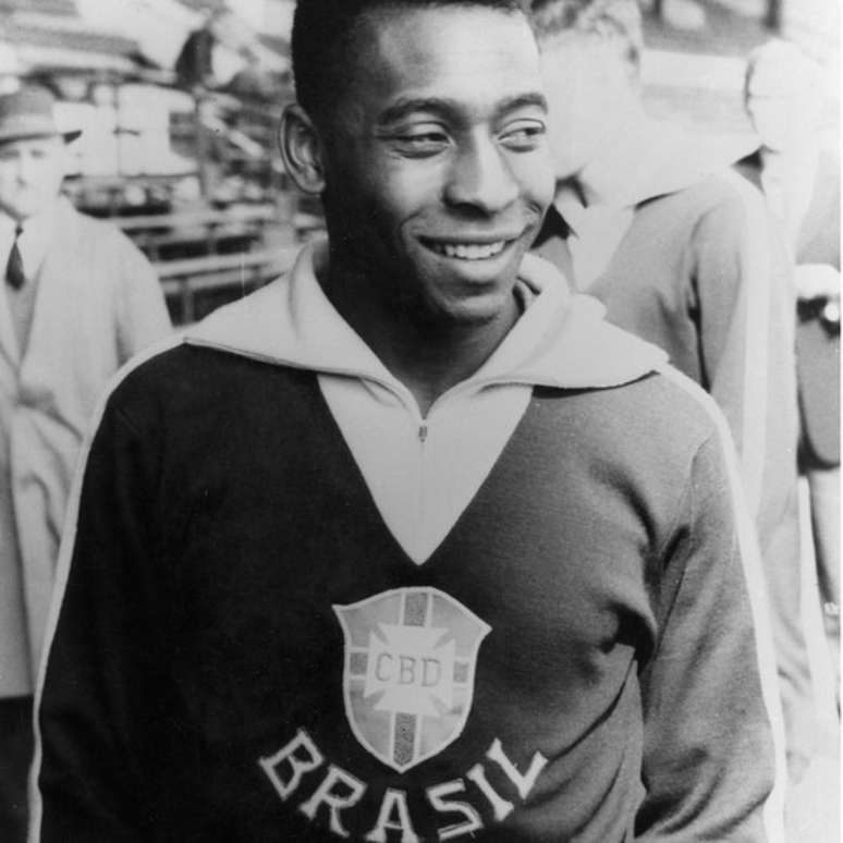 Jogador tinha apenas 17 anos quando impressionou Rodrigues, levando-o a escrever a cr&ocirc;nica 'A realeza de Pel&eacute;'