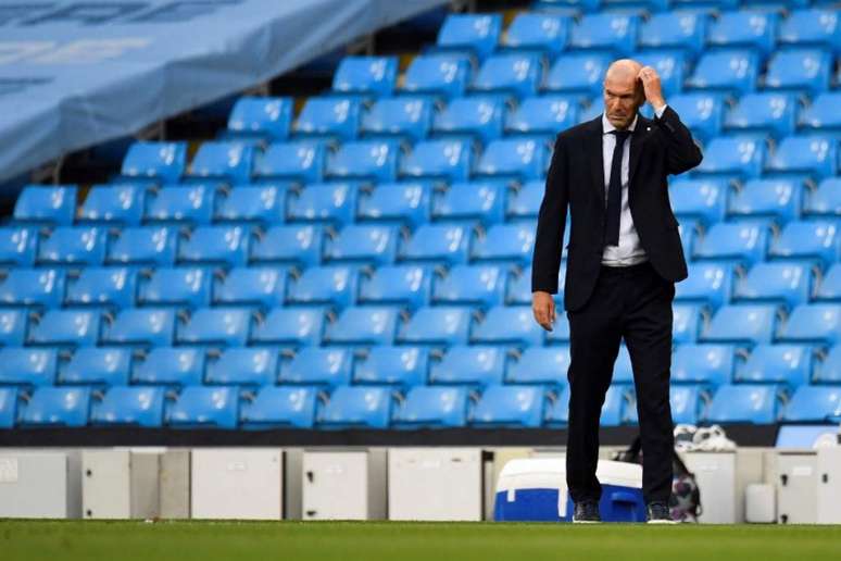 Zidane balança no cargo do Real Madrid antes de clássico contra o Barcelona (Foto: PETER POWELL / AFP)