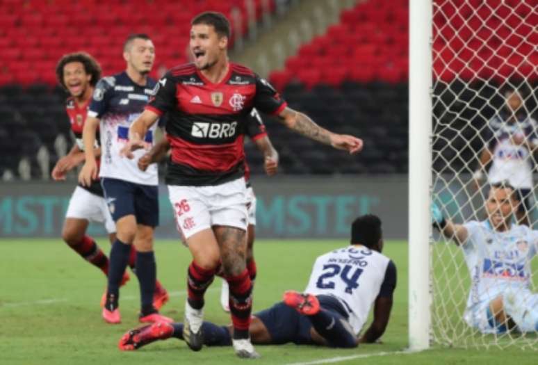 Com gols de Thuler (na foto), Lincoln e Bruno Henrique, Flamengo vence e garante liderança na Liberta (Foto: AFP)
