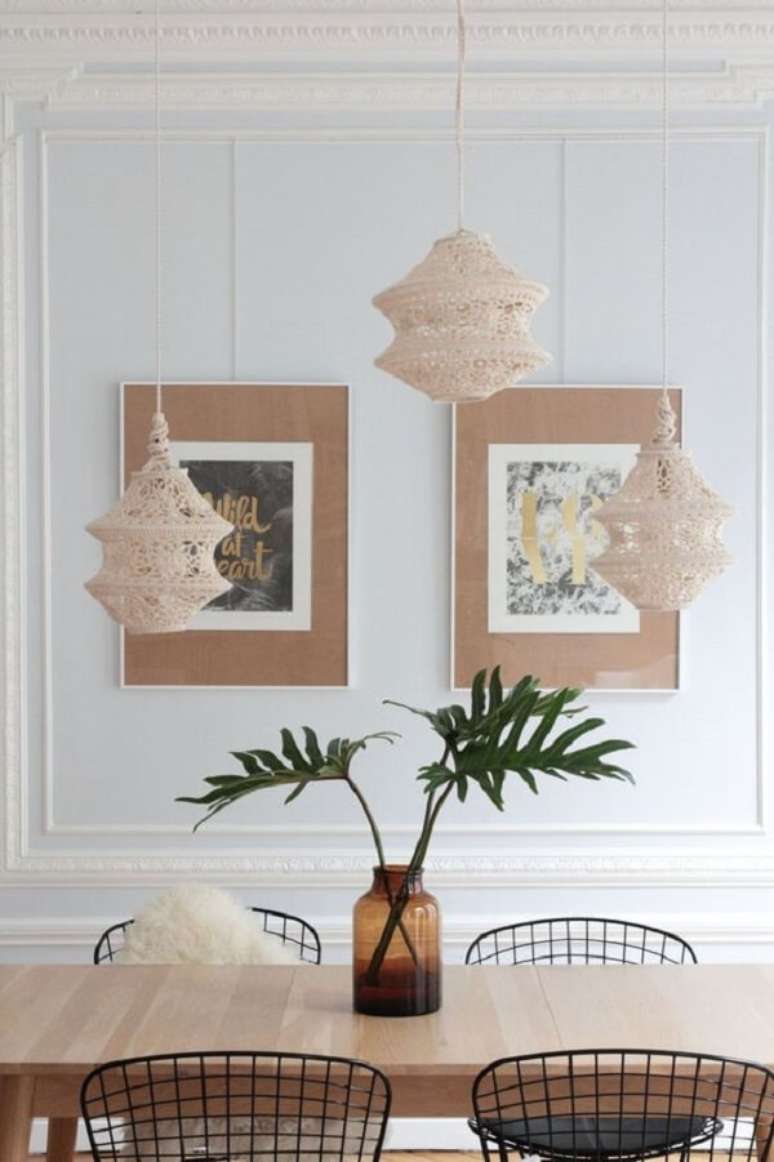 34. As tramas chamam a aten&ccedil;&atilde;o na cadeira Bertoia. Fonte: Pinterest