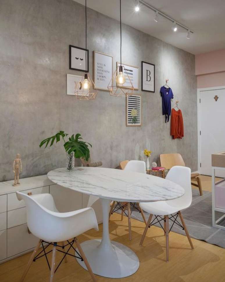 7. Mesa saarinen oval com tampo de marmore &ndash; Via: Pinterest