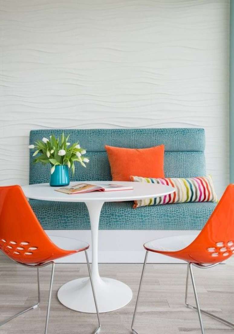 23. Mesa tulipa redonda no canto alem&atilde;o colorido &ndash; Via: Quality Bath