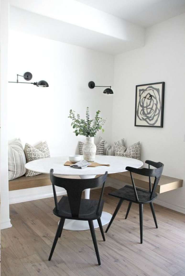 34. Mesa saarinen com cadeira preta &ndash; Via: Style Curator