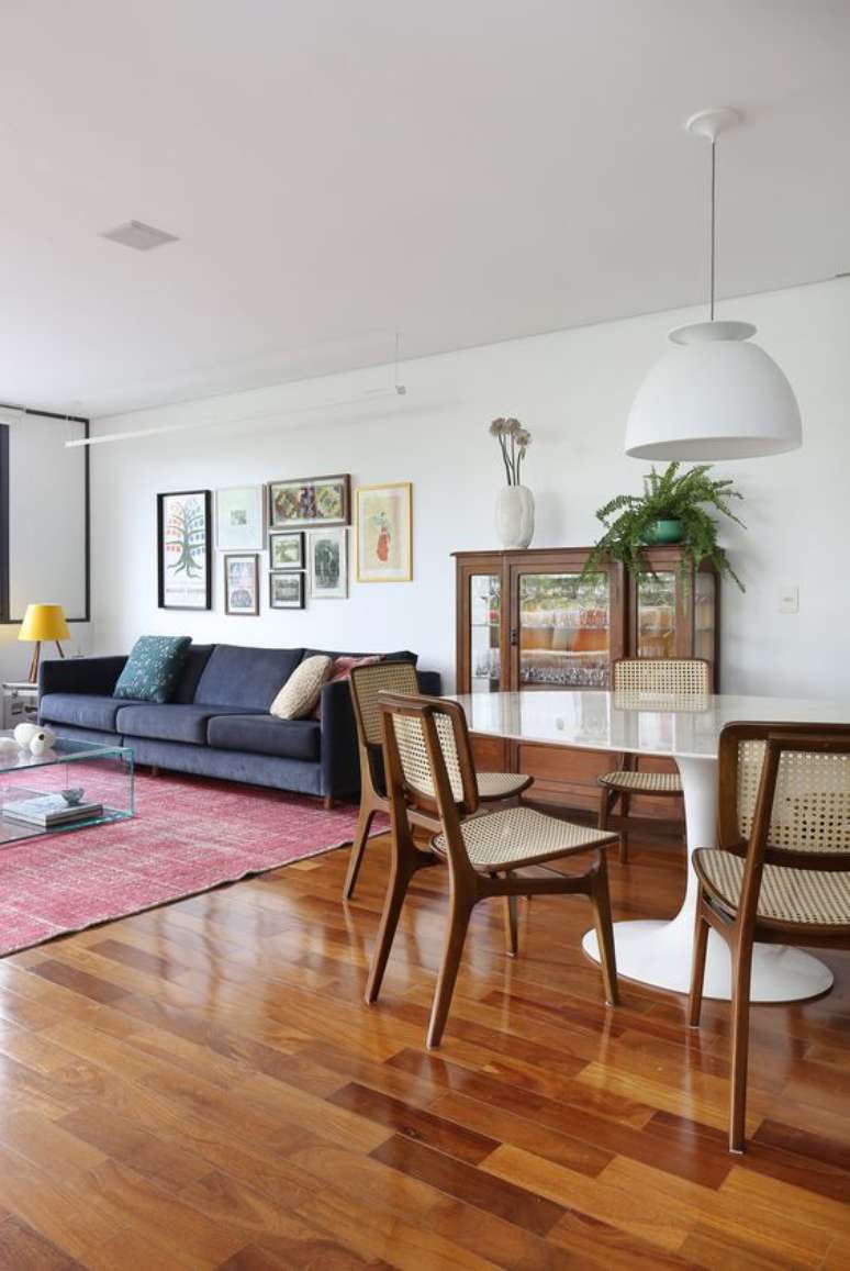 48. Mesa saarinen oval na sala de jantar moderna &ndash; Via: Lucia Manzano