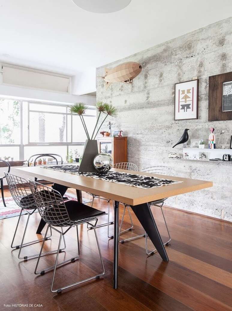 41. Modelo de assento cadeira Bertoia em tom preto. Fonte: Pinterest