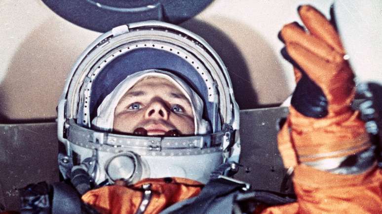 Yuri Gagarin fez história em 1961. Esta foto foi tirada minutos antes da decolagem