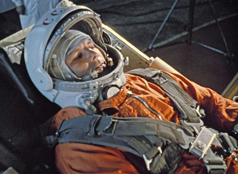 O traje que Gagarin usou em sua primeira viagem espacial permitiu que ele urinasse em pé, mas o novo design não tem braguilha