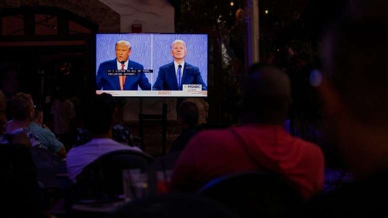 Primeiras pesquisas ap&oacute;s o debate sugerem vit&oacute;ria de Biden