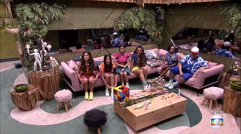 Participantes durante formação do Paredão no 'BBB 20'