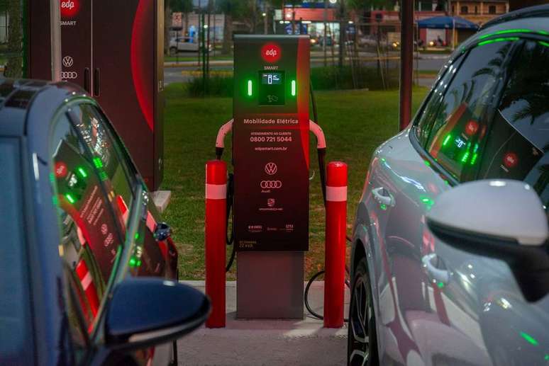 Posto de recarga ultrarrápida da EDP para carros elétricos em Caraguatatuba (SP).