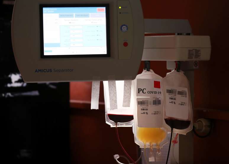 Plasma convalescente de paciente que se recuperou da Covid-19 no Instituto de Hemoterapia em La Plata, na Argentina
05/10/2020 REUTERS/Agustin Marcarian