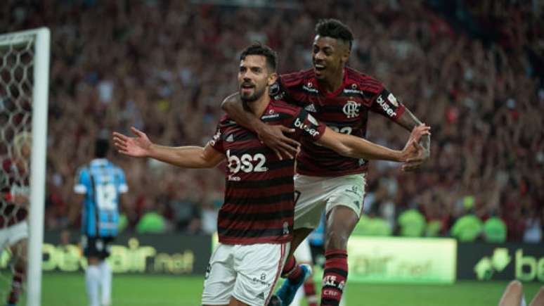 Pablo Marí e Bruno Henrique celebram um dos gols marcados na vitória histórica (Foto: Alexandre Vidal / Flamengo)