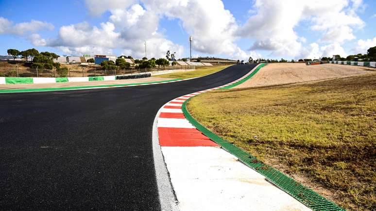 Portimão tem céu azul para os treinos livres do GP de Portugal 