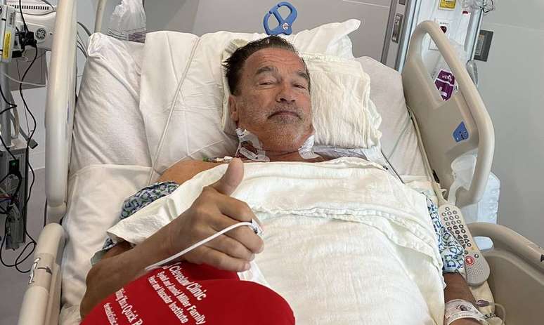 Arnold Schwarzenegger após cirurgia no coração