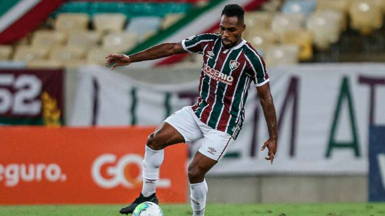 Luccas Claro deve voltar ao time titular com a suspensão de Digão (Foto: LUCAS MERÇON / FLUMINENSE F.C.)