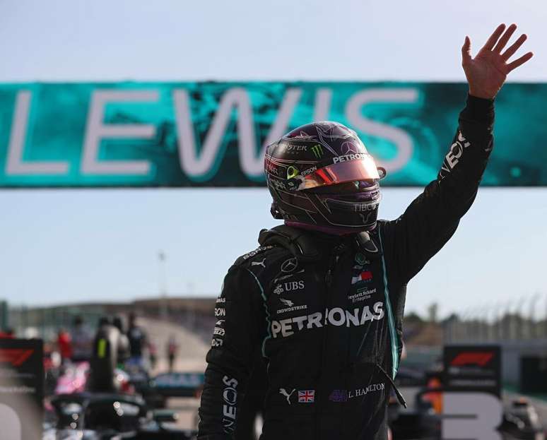 Lewis Hamilton brilhou novamente para ficar com o primeiro posto no grid de largada 